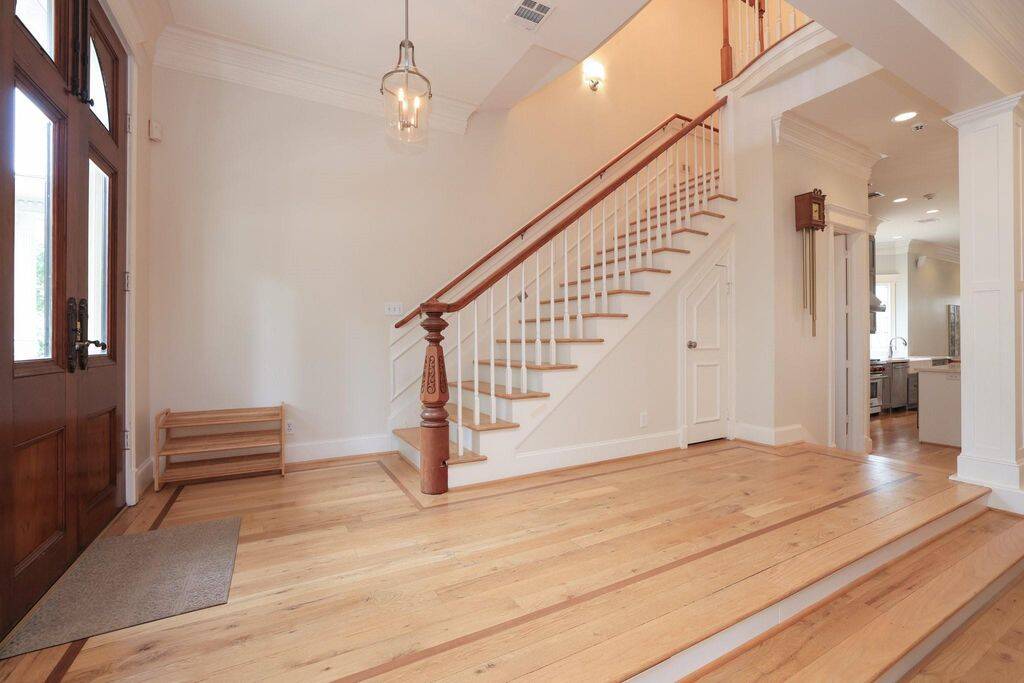 Entryway and staircase to the 2nd floor.