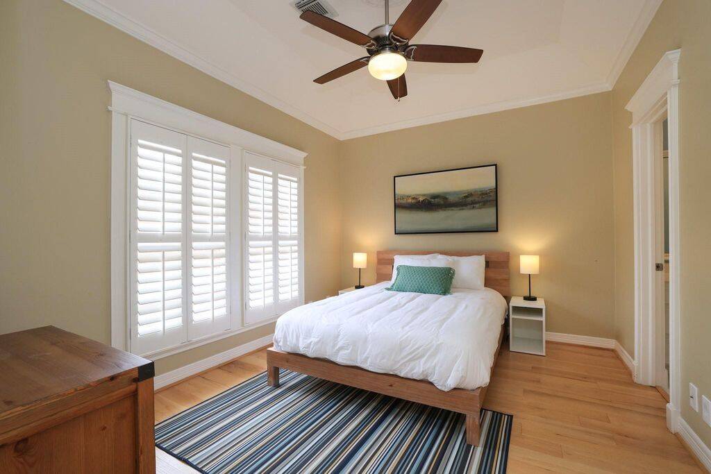 Second bedroom.
