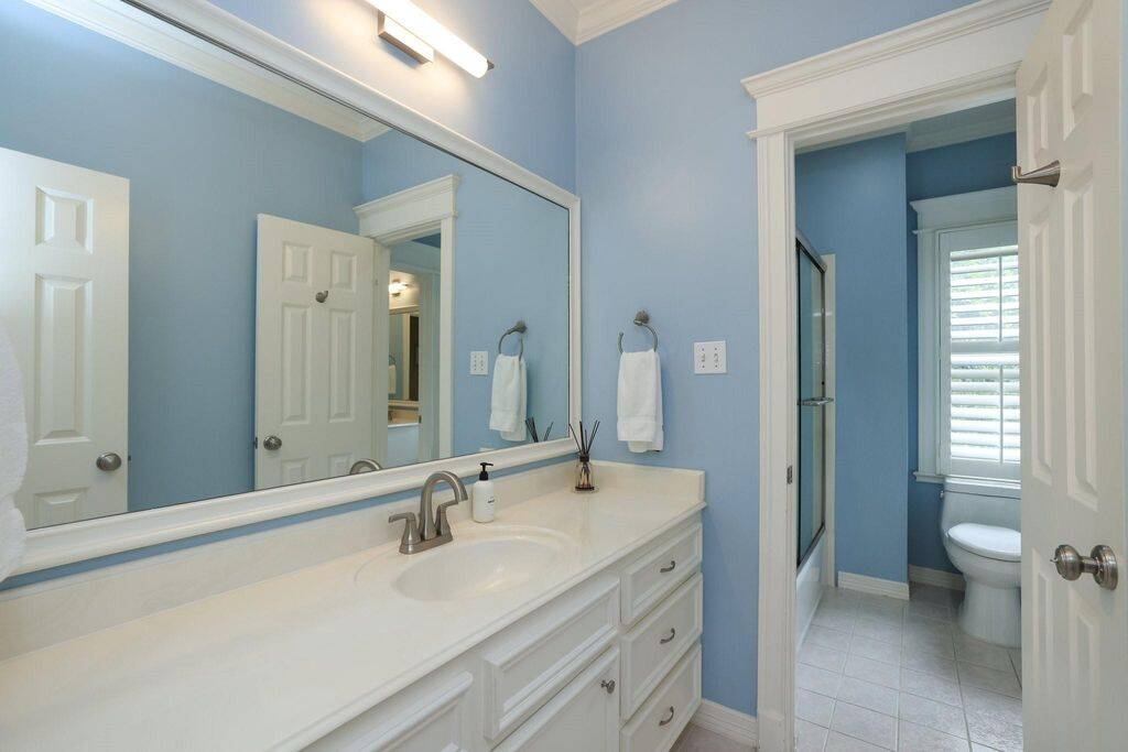 Shared bathroom for secondary bedrooms.