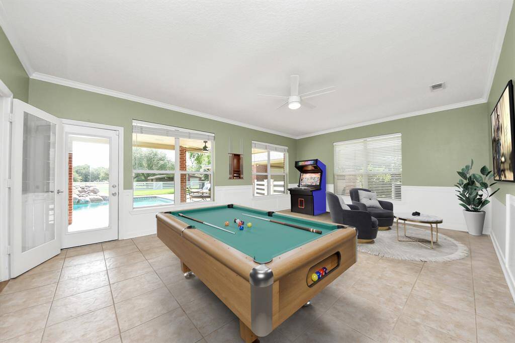 Virtually staged bonus room.
