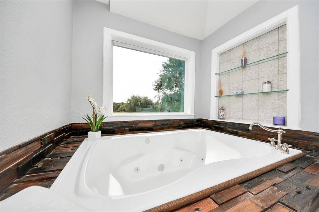Nothing says relaxing like a jetted tub for two!