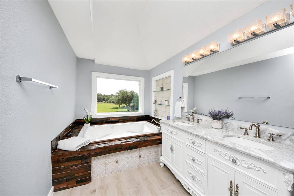 Heated floor in this primary bathroom
