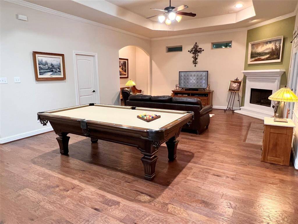 FAMILY ROOM IS ULTIMATELY LARGE ENOUGH TO BE 2 LIVING SPACES, PERFECT FOR FAMILY GET TOGETHERS AND ENTERTAINING. SO MANY OPTIONS FOR THIS OVERSIZED SPACE.