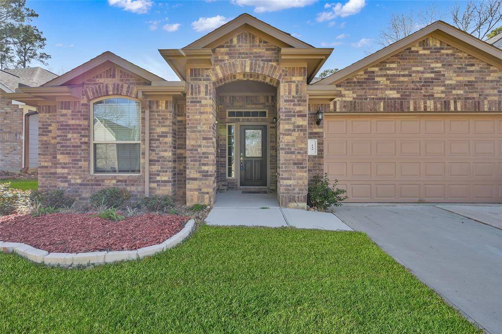 The Clear Water Cove Community has Lake Conroe access.