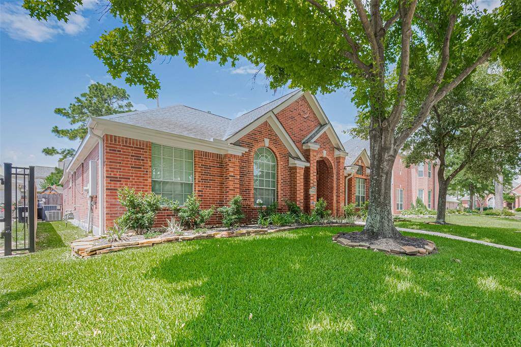 Beautiful curb appeal from all angles