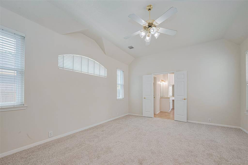 The primary bedroom features fresh carpet, fresh paint and a stunning en-suite bathroom!