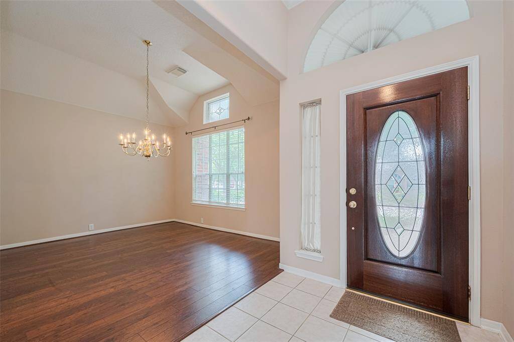 Bright and open entry