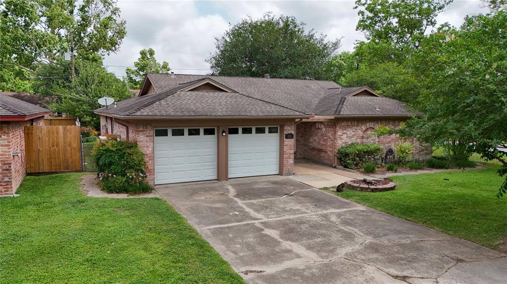 Welcome to 11902 25th Street in Santa Fe Tx!