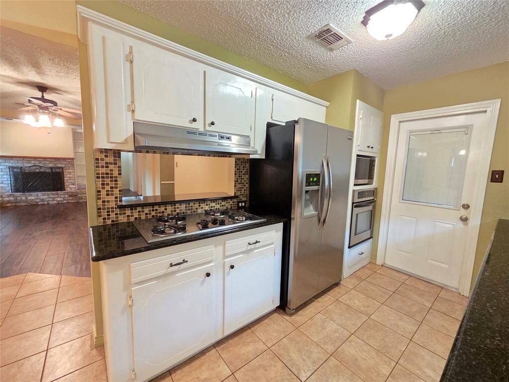 Come into this Cozy Kitchen. All the Appliances will Stay with the Home!