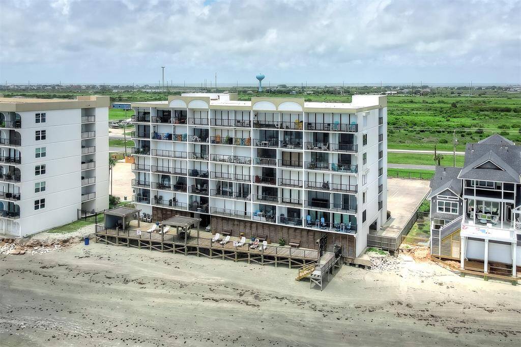 Nice sundeck beachside to enjoy the sights without the sand.