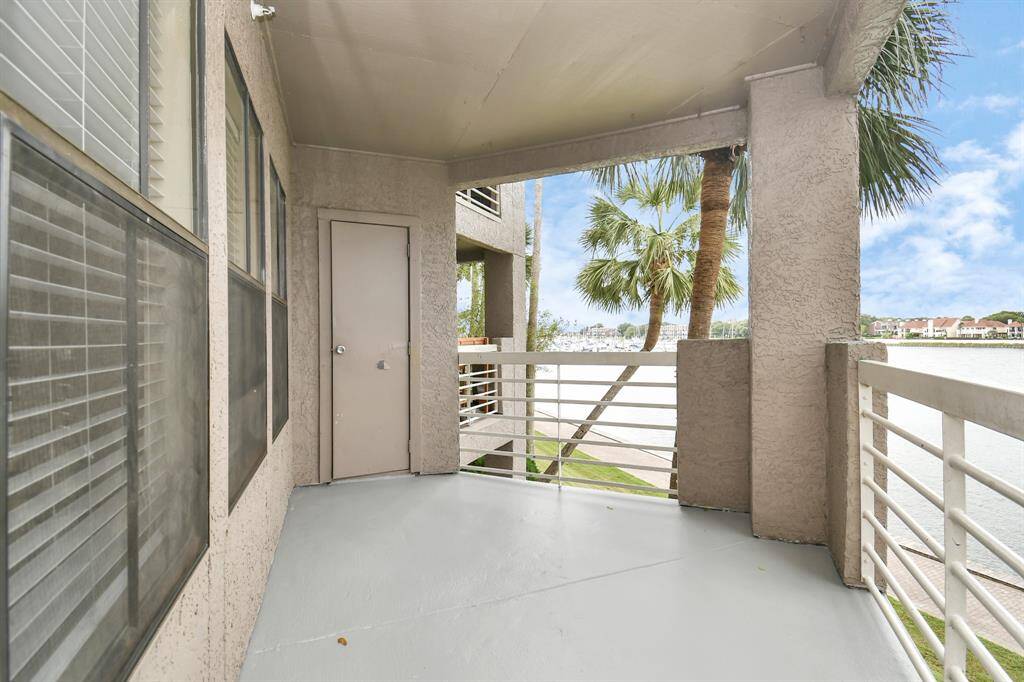 Photos displayed may be of similar apartments or floor plans featuring the same finishes