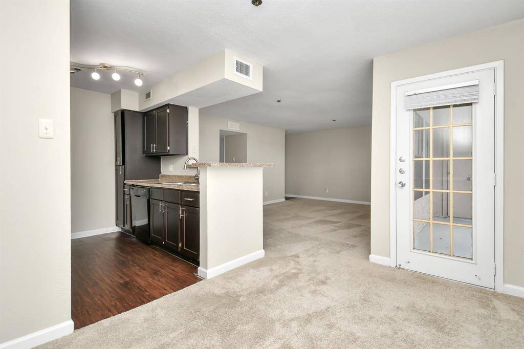 Photos displayed may be of similar apartments or floor plans featuring the same finishes