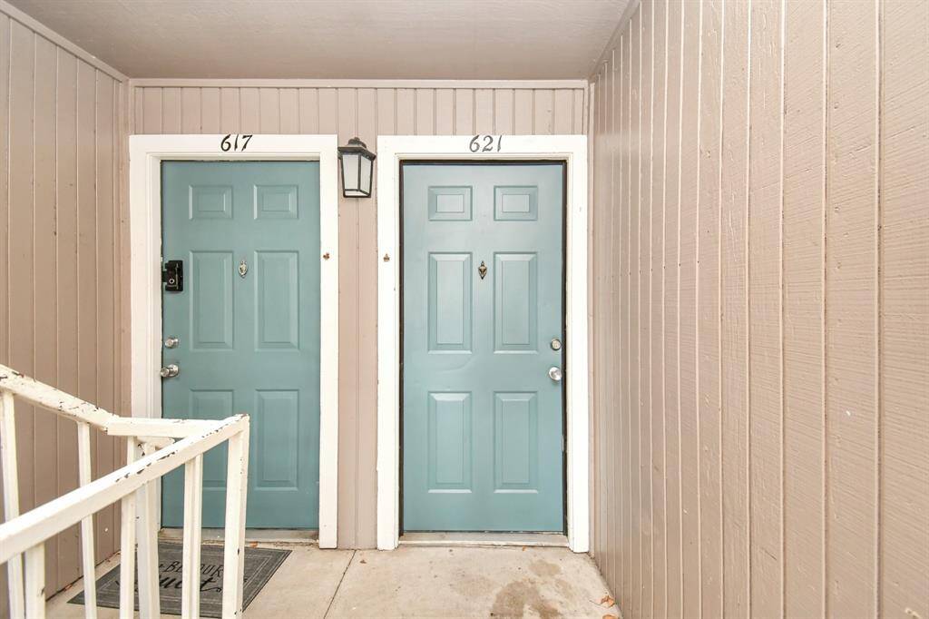 Photos displayed may be of similar apartments or floor plans featuring the same finishes