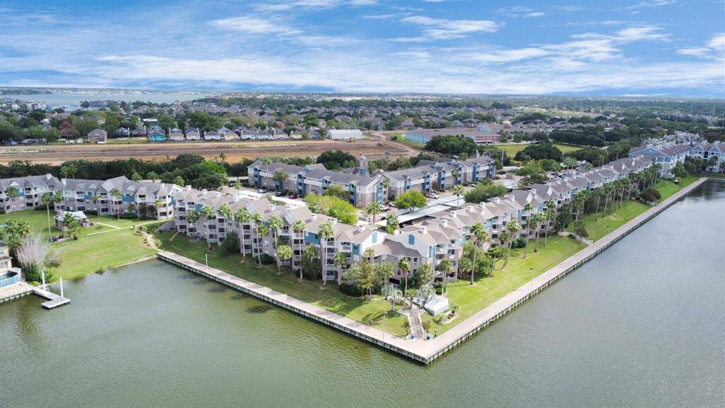 Photos displayed may be of similar apartments or floor plans featuring the same finishes