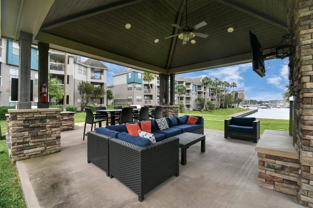 Photos displayed may be of similar apartments or floor plans featuring the same finishes