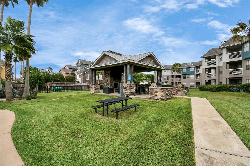 Photos displayed may be of similar apartments or floor plans featuring the same finishes