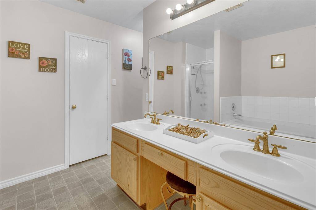 Dual Vanity Sinks