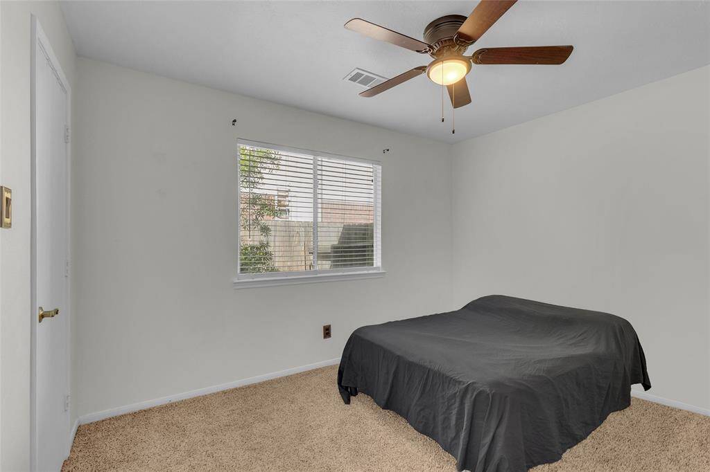 Inviting Bedroom with Ample Natural Light and Ceiling Fan