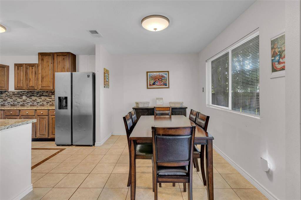 Inviting Dining Space Adjacent to Modern Kitchen