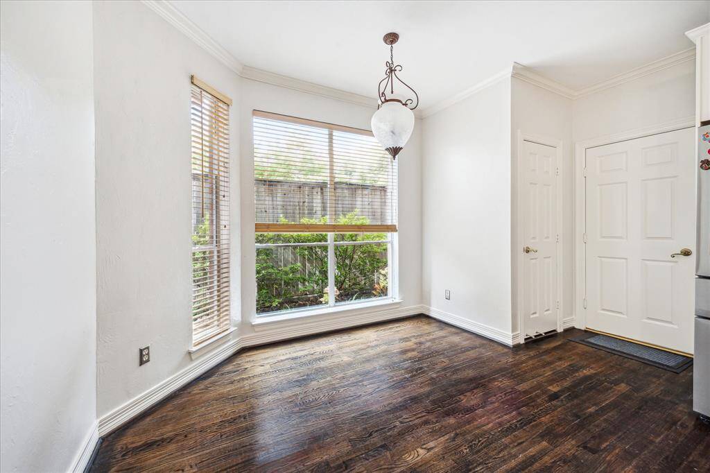 Bright and inviting breakfast area enhanced by a stylish lamp.