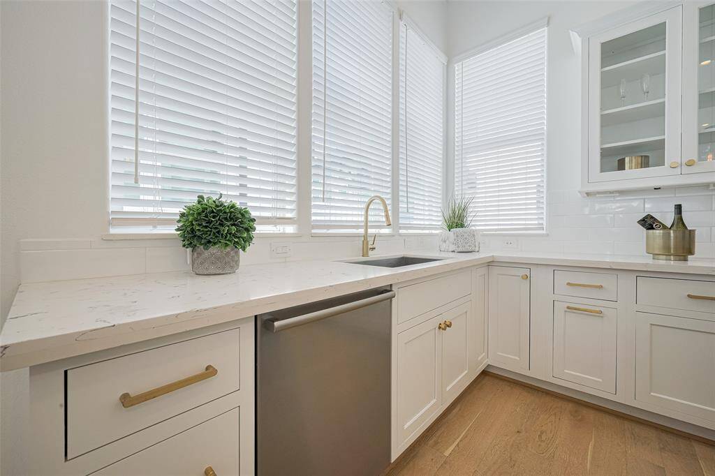 Sleek cabinets with gold-tone hardware -- elegant! And you'll enjoy the lazy susan cabinet in the back corner -- very handy.