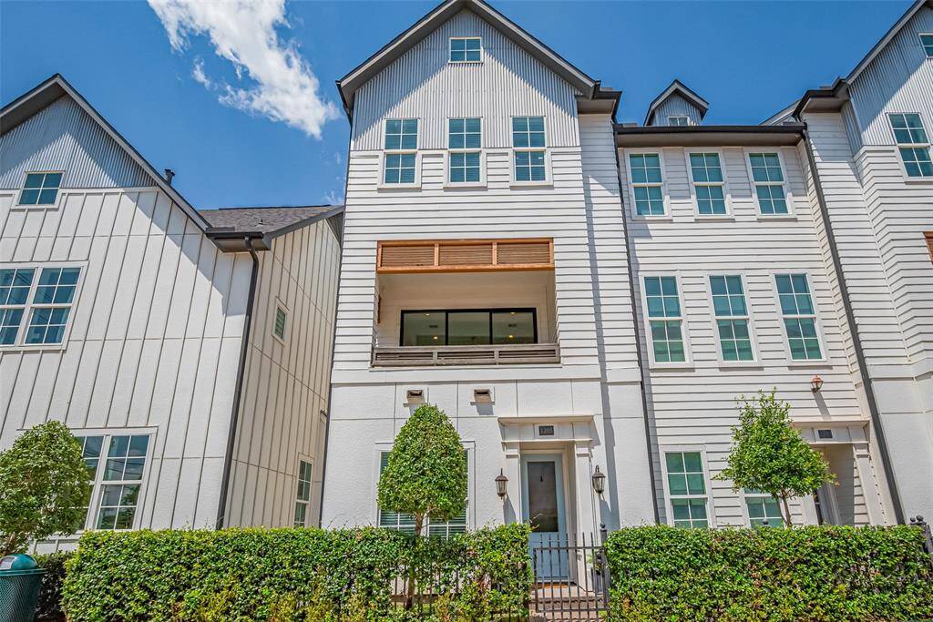 The end location of 1205 Timbergrove Acres provides more windows and more natural light than others.