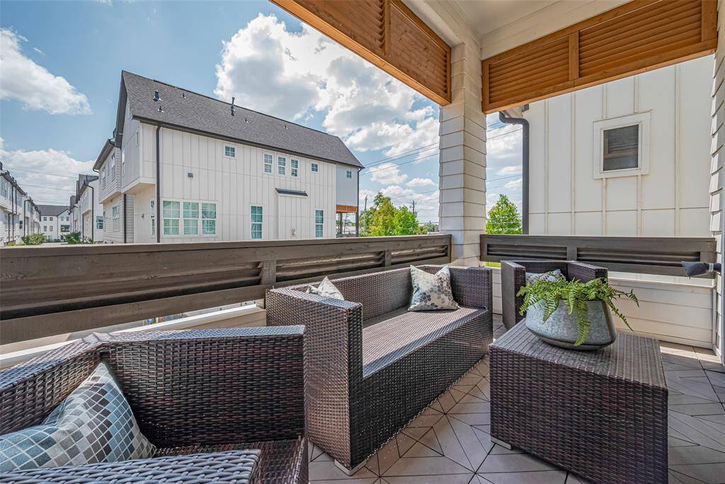 This is the best balcony! And did you notice there are no neighbors right across the way from you? The location of this particular home gives you more privacy, as your neighbors aren't looking at you from directly across the driveway.