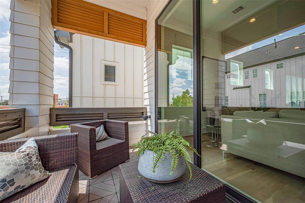 Water and gas connection already set up -- whether it's gardening or grilling, you're all set!  Arrange your balcony to look out to the street or look into your home -- either way, it's a great view!