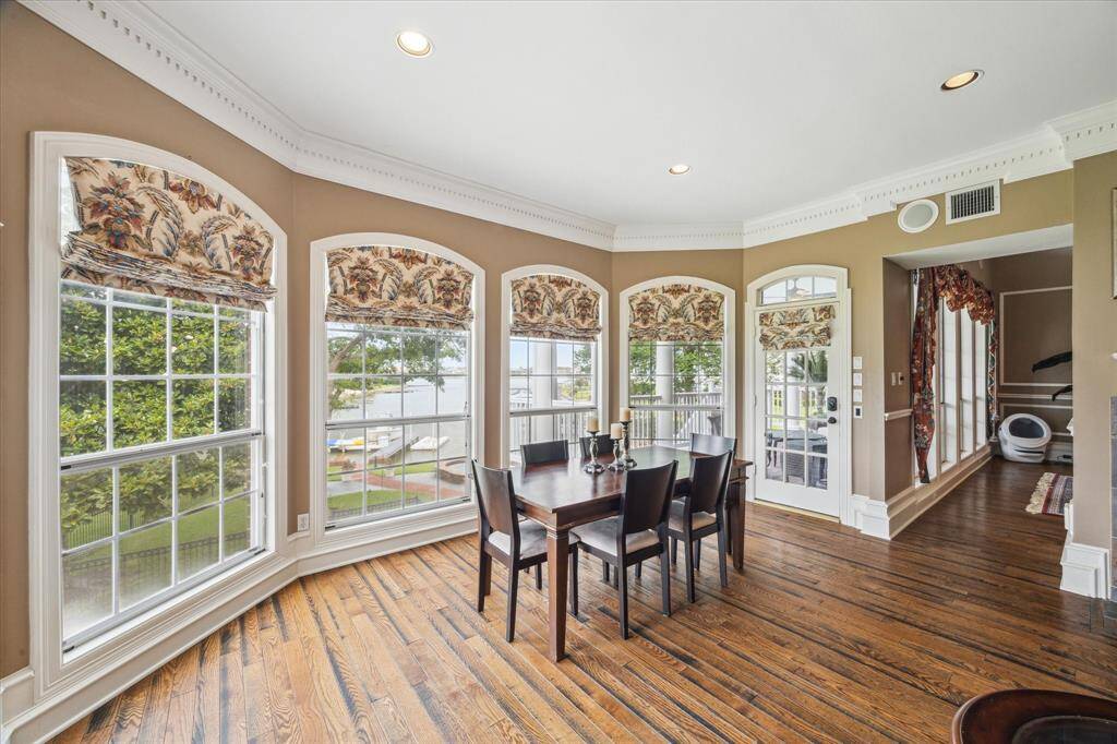 Another room with a beautiful view!
