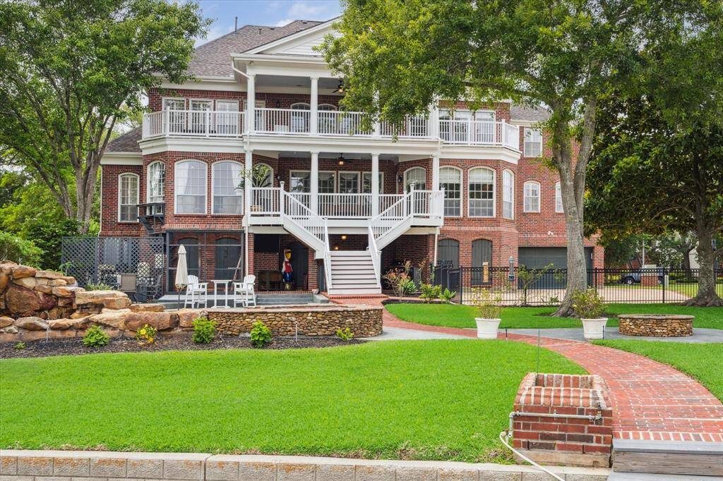 Make this beautiful home yours!