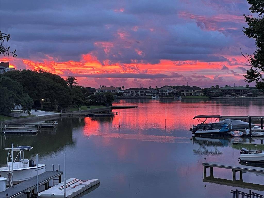 Who wouldn't want to wake up to this view from your bedroom window?  Beautiful sunrises!