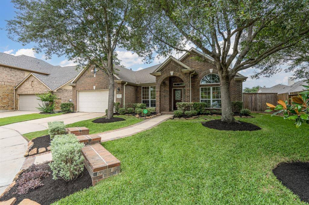 Charming and well-maintained, this single-story home is nestled in a quiet cul-de-sac, offering privacy and a peaceful setting. The exterior features clean landscaping, a welcoming front porch, and plenty of curb appeal.