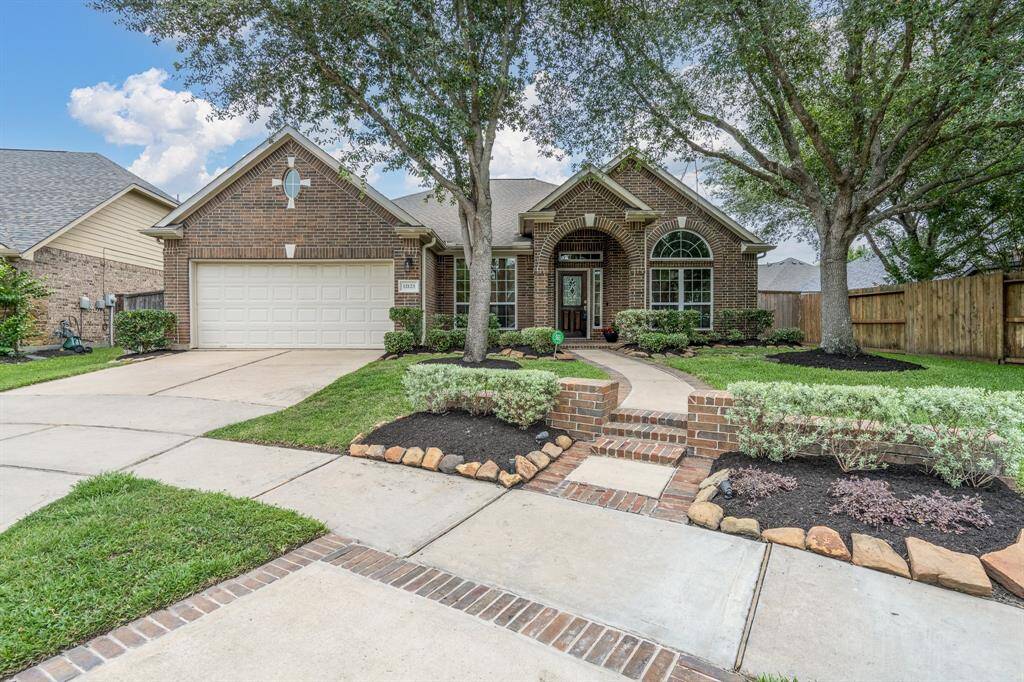 Charming and well-maintained, this single-story home is nestled in a quiet cul-de-sac, offering privacy and a peaceful setting. The exterior features clean landscaping, a welcoming front porch, and plenty of curb appeal.