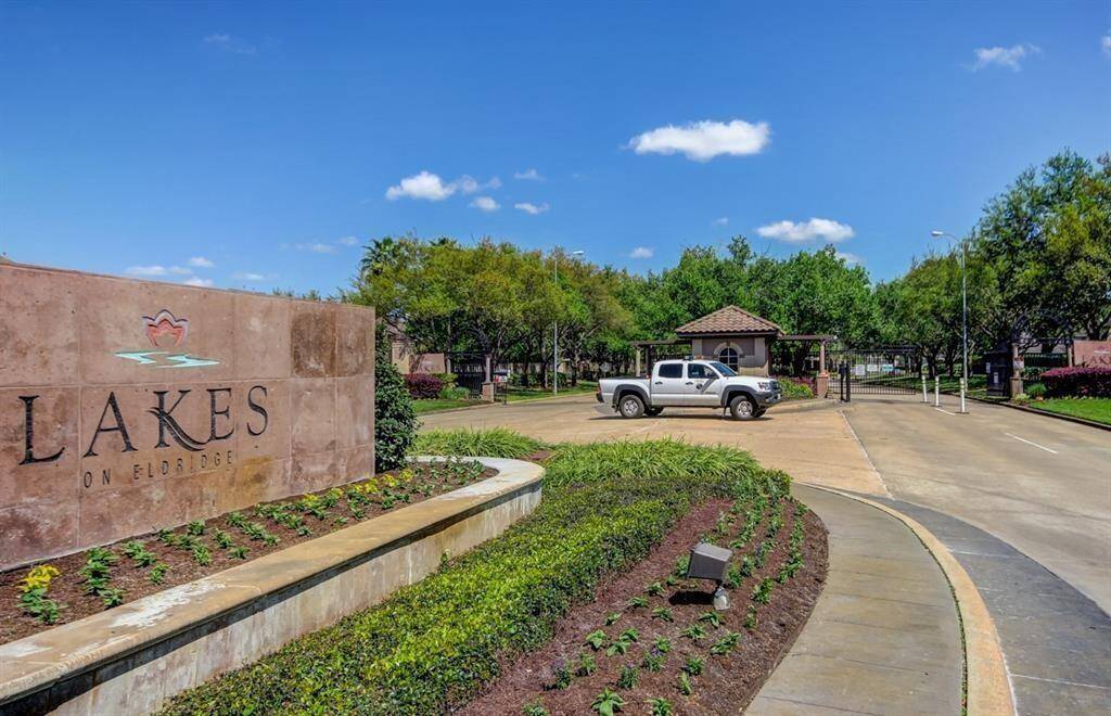 Convenient access to I-10, 290 & Beltway 8. Bus pickup is available to Awty International, British and Village Schools.
