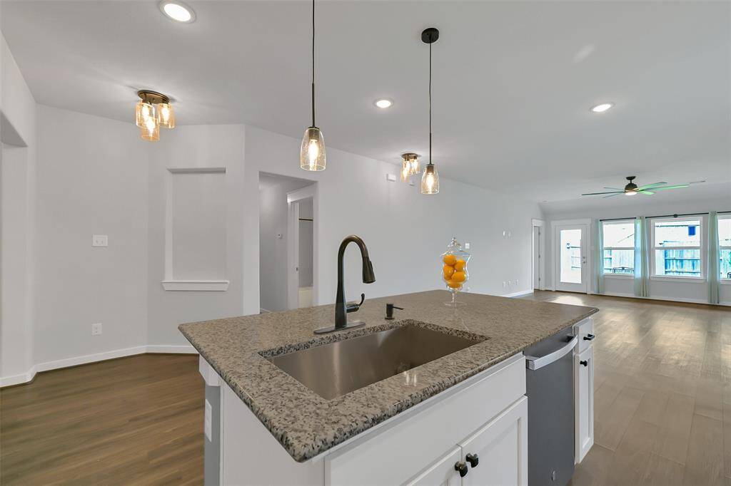 Undermount sink