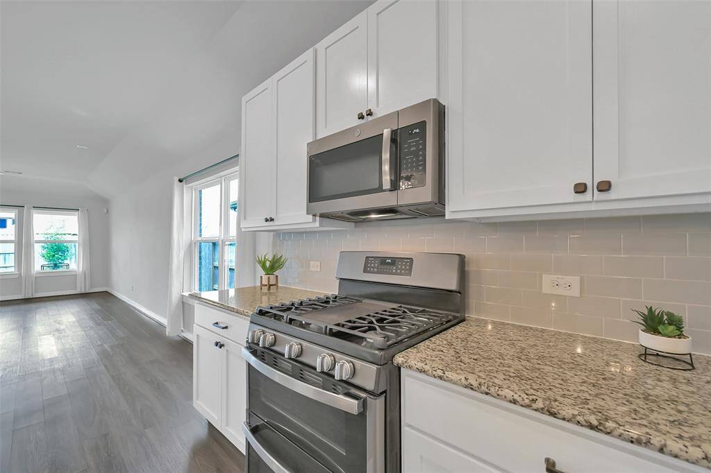 Excellent colors, and double ovens.