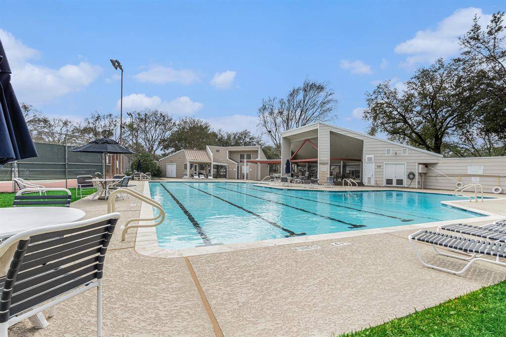 Take a dip in the pool after a game of tennis on one of the two courts. Shadowbriar offers a toddler pool as well.