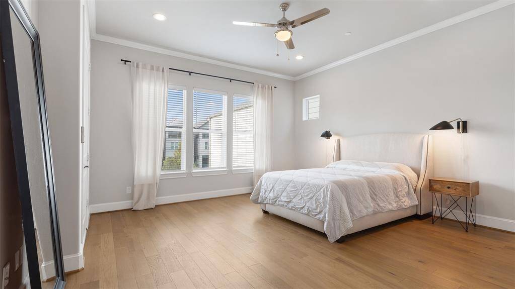 Washer and Dryer included 3rd floor