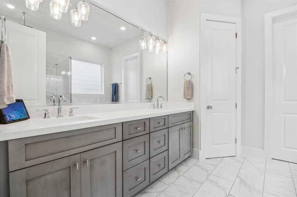 Double vanity primary bath