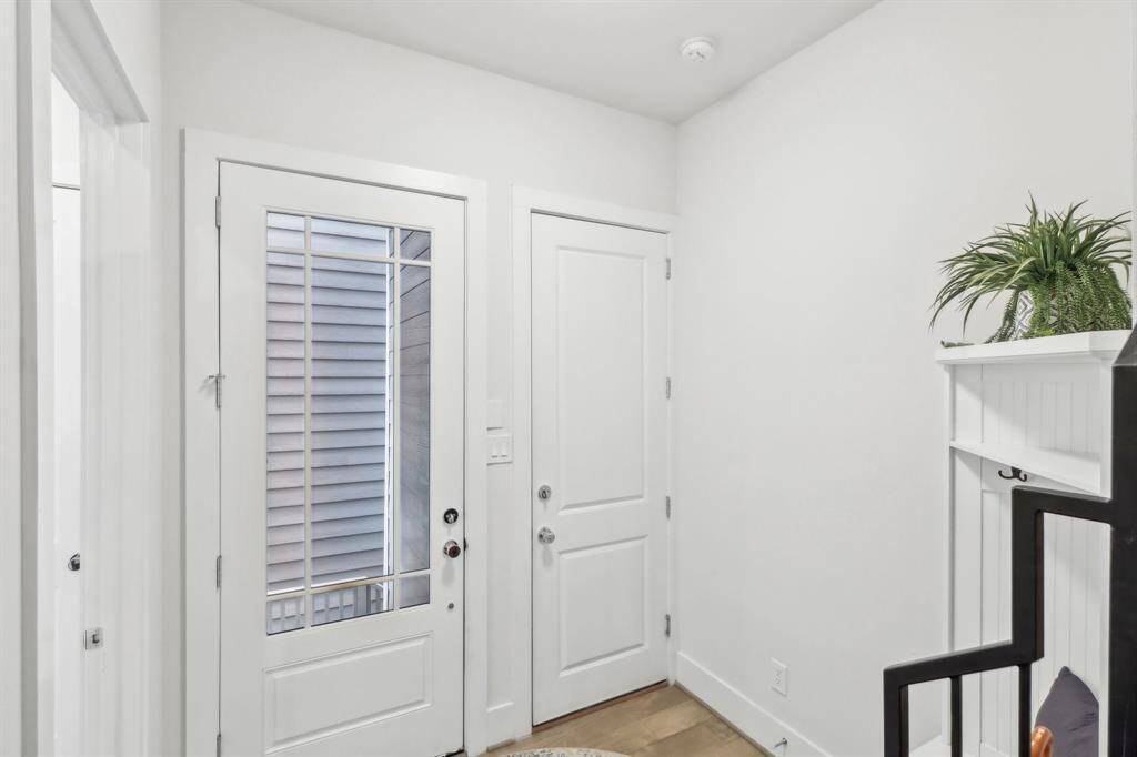Spacious entry way to greet guests