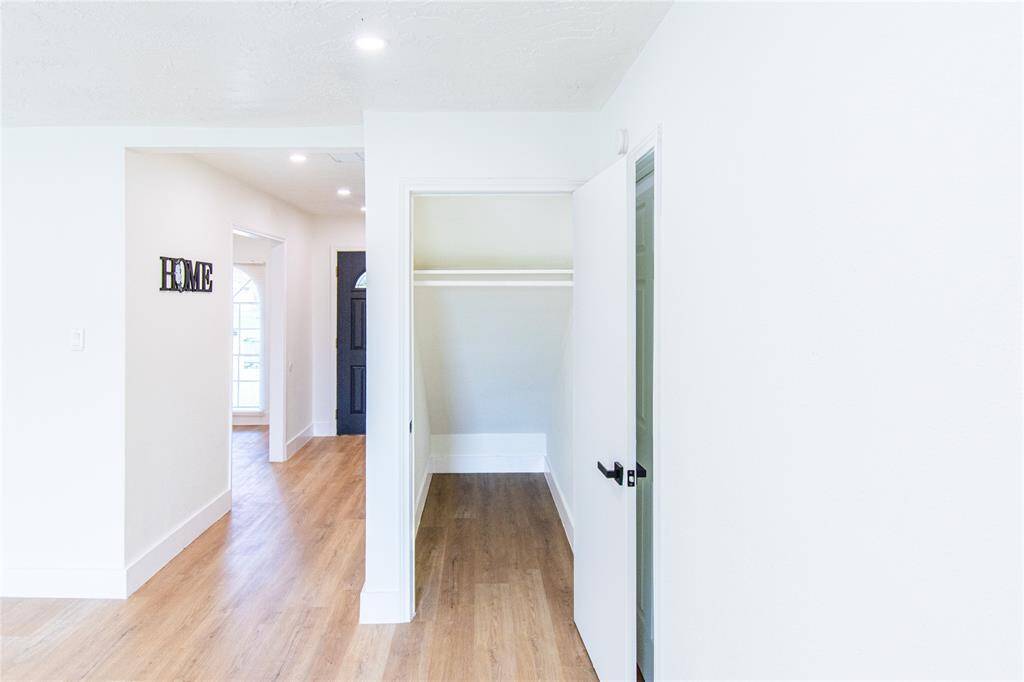 Convenient storage space by the entrance.