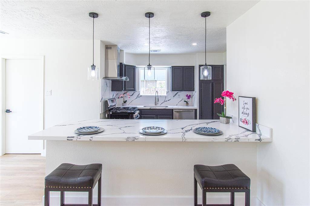 Elegant new quartz countertops perfect for dining and entertaining.