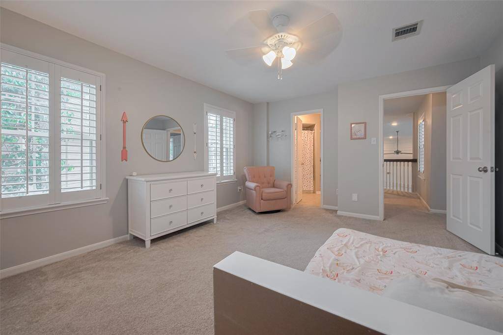 Conveniently, this guest bedroom offers direct access to the adjacent bathroom, enhancing privacy and ease of use.