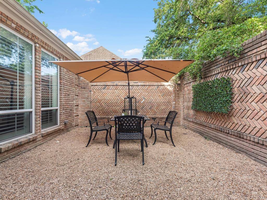 Alternate view of the front Courtyard.