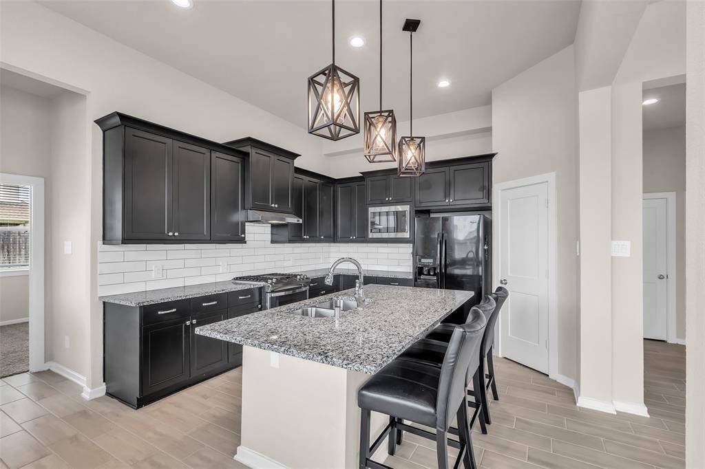 Step into the kitchen, a well-equipped space designed for everyday cooking and creativity.