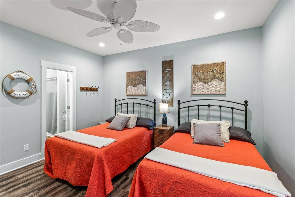 Bedroom 3: Bedrooms has en-suite access to jack-in-jill bathroom