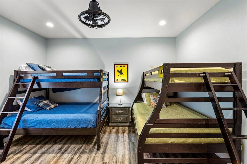 Bedroom 4: Comfortably sleeps 6