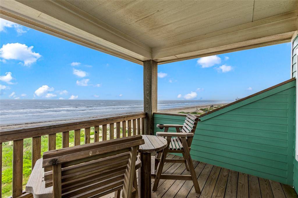 Private covered deck off primary suite