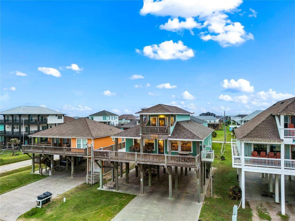 Concrete driveway easily accommodates 6 vehicles