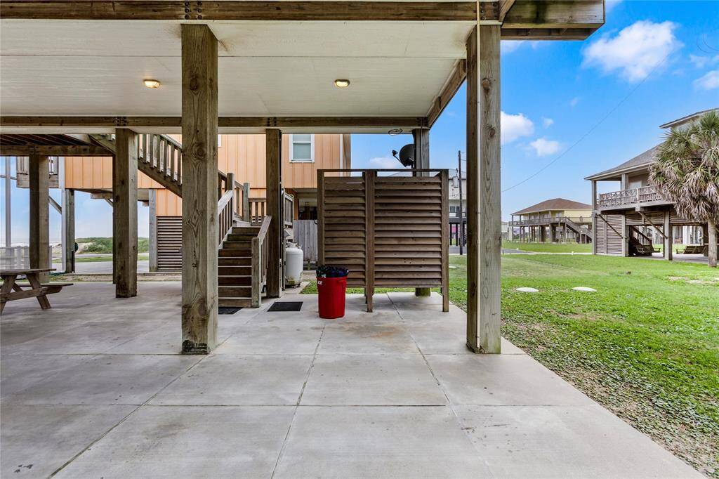 Outdoor shower to rinse off all the sand before you head upstairs